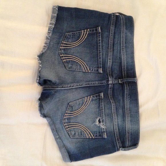 ✨Hollister Distressed Shorts✨ - Picture 3 of 3